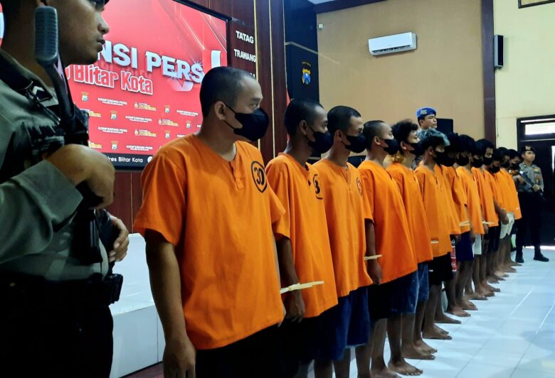 Para pelaku kerusuhan yang terjadi di Kota Blitar, Sabtu malam (30/8/2025) hingga Minggu dini hari (31/8/2025).  (blok-a.com/Fajar)