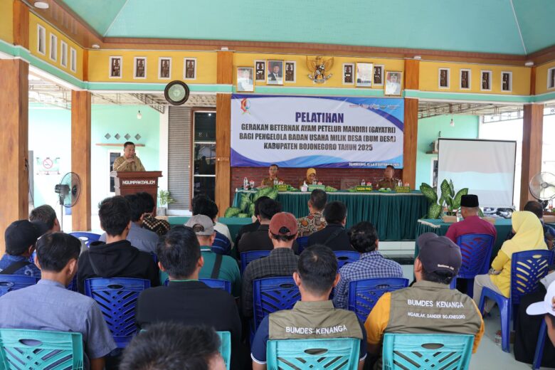 Pelatihan pengelola BUMDesa di Balai Desa Ngumpakdalem, Kecamatan Dander, Senin (15/9/2025).
