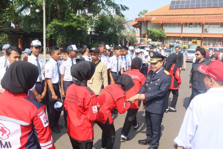 Bupati Mojokerto dalam acara peringatan HUT PMI yang ke-80.(blok-a.com/Syahrul Wijaya)