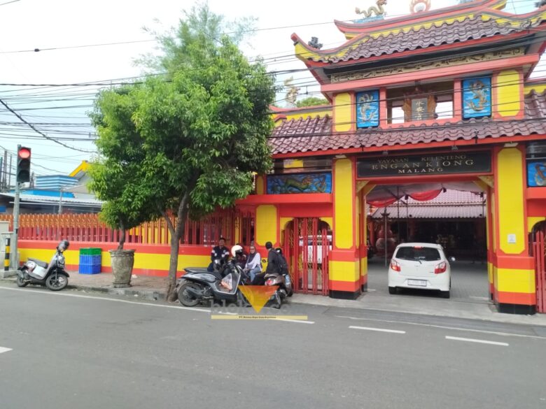 Lokasi berjualan Bima Putra Permana di depan Klenteng Eng An Kiong, Kota Malang (blok-a.com / Yogga Ardiawan)
