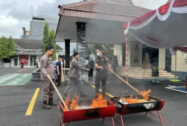 Pemusnahan barang bukti narkotika dan obat-obatan terlarang di kantor Kejari Kabupaten Blitar. (blok-a.com/Fajar)
