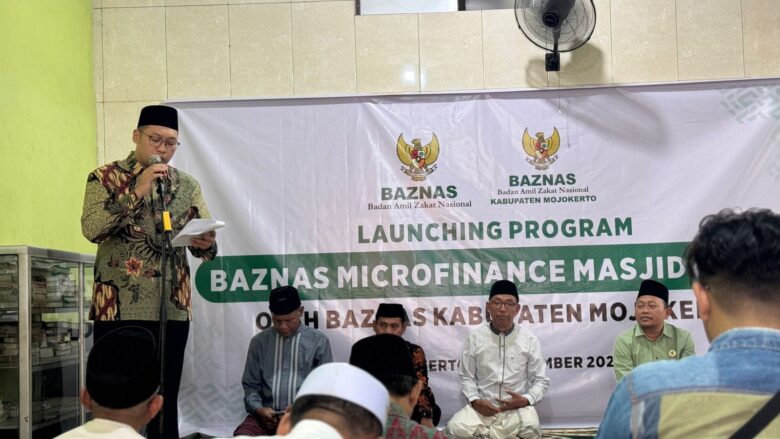 Wakil Bupati Mojokerto meresmikan program Baznas Microfinance Masjid (BMM) di Masjid Baitul Manshur, Sooko.(blok-a.com/Syahrul Wijaya)