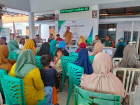 Penyerahan Bantuan Program Jatim Puspa 2025 kepada salah satu KPM di Desa Paowan, Kecamatan Panarukan.