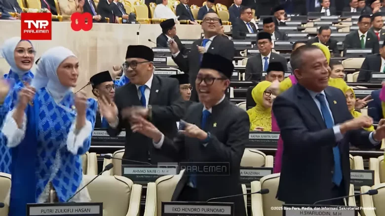 Tangkapan layar dari TV Parlemen, menampilkan aksi Anggota DPR-RI dalam Sidang Tahunan MPR/DPR, Jumat (15/8/2025)