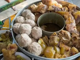 Bakso porsi jumbo di Gresik (foto: yusuf farda channel/youtube)