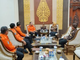 Teks: Wali Kota Mojokerto menerima kunjungan Kalaksa BPBD Jawa Timurdi Balai kota.(blok-a.com/Syahrul Wijaya)