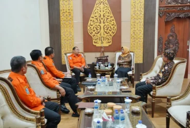 Teks: Wali Kota Mojokerto menerima kunjungan Kalaksa BPBD Jawa Timurdi Balai kota.(blok-a.com/Syahrul Wijaya)
