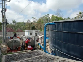 Bantuan air bersih oleh BPBD Kabupaten Malang untuk warga terdampak bencana banjir (BPBDKabMalang)