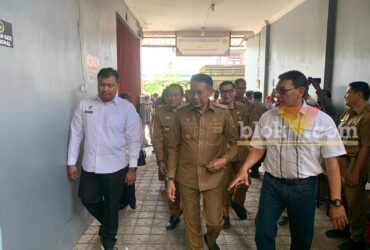 Wali Kota Malang, Wahyu Hidayat saat mengunjungi SPPG atau Dapur MBG di Kelurahan Buring, Senin (29/9/2025) (blok-a/Bob Bimantara Leander)