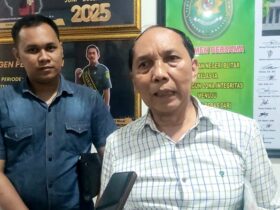 Filipus Bonar Simamora, SH, penasehat hukum terdakwa AEP usai persidangan di PN Blitar. (blok-a.com/Fajar)