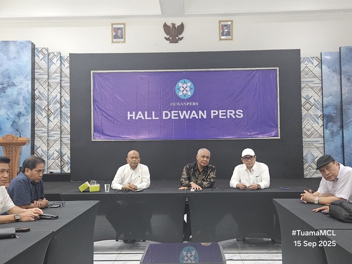 Ketua PWI pusat bersama ketua dewan kehormatan dalam rapat koordinasi di Hall Dewan Pers.(dokumen PWI)