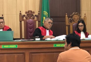 Charis Wicaksono, perwakilan PT Kodaland Inti Properti, akhirnya hadir sebagai saksi perkara dugaan pemalsuan surat sertifikat di PN Gresik.(Ist)