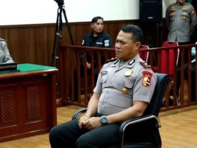 Kompol Kosmas K. Gae menjalani sidang etik di ruang sidang di Gedung TNCC Mabes Polri, Jakarta, Rabu (3/9/2025). (foto: Antara)
