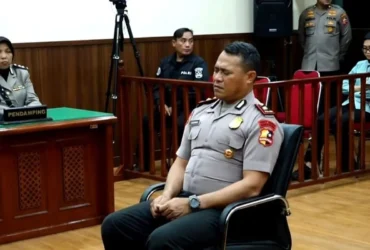 Kompol Kosmas K. Gae menjalani sidang etik di ruang sidang di Gedung TNCC Mabes Polri, Jakarta, Rabu (3/9/2025). (foto: Antara)