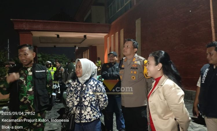 Kapolres bersama Forkopimda saat singgah di kantor DPRD kota Mojokerto dalam pelaksanaan Patroli gabungan skala besar.(blok-a.com/Syahrul Wijaya)