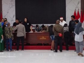  Para pelajar yang diamankan di Mapolres Mojokerto kota saat akan diserahkan kepada orangtuanya.(Blok-a.com/Syahrul Wijaya)