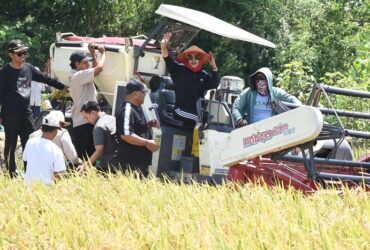 Kunjungan Wakil Bupati Sidoarjo di lahan pertanian Desa Bakung Temenggungan, Balongbendo.