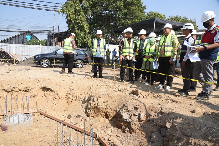Bupati Sidoarjo Subandi bersama jajaran OPD terkait meninjau langsung progres pembangunan RSUD Sedati, Selasa (23/9/2025) pagi.