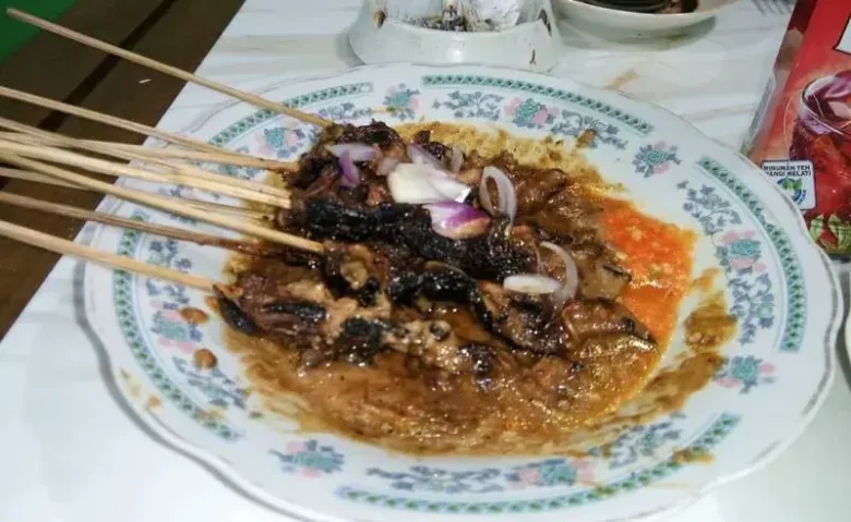 Sate emprit, salah satu kuliner khas Kediri (foto: 7terbaik.com)