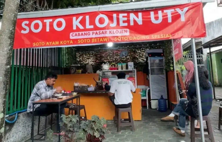Cabang baru Soto Klojen Uty di dekat Stasiun Kota Malang (foto: Zulkaria Irawan/blok-a.com)
