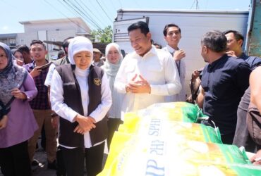 Gubernur Jatim dan Bupati Sidoarjo saat meninjau pasar murah di Desa Sedatigede, Kecamatan Sedati, Rabu (3/9/2025).
