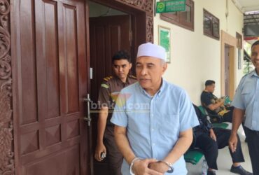 Terdakwa Dr H Achmad Wahyudin residivis vonis ringan disidangkan kembali kasus serupa di PN Gresik. (blok-a.com/ivan)