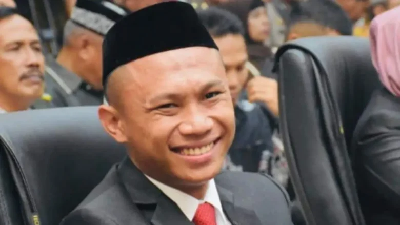 Wahyudin Moridu, anggota DPRD Gorontalo yang dipecat usai videonya viral (foto: detik)