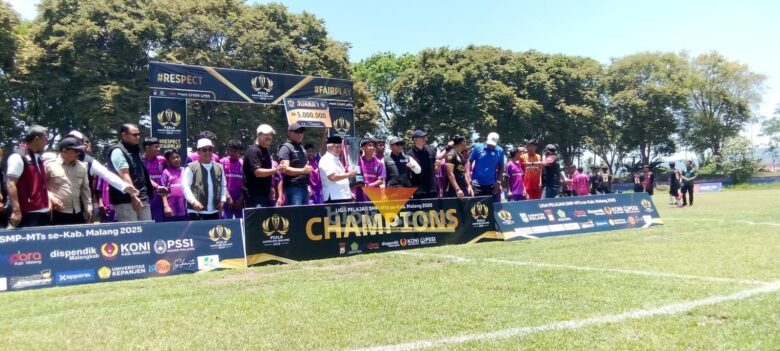 Piala Kapolres Malang 2025 tingkat pelajar SMP/MTs diapresiasi oleh Bupati Malang, H.M Sanusi (blok-a.com / Yogga Ardiawan)