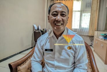Plt Kepala DPKPCK Kabupaten Malang, Johan Dwijo Saputro saat diwawancarai wartawan blok-a.com (blok-a.com / Yogga Ardiawan)