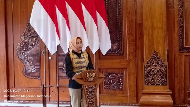 Wali Kota Mojokerto Ning Ita saat memaparkan sasaran utama program UP2K di gedung Sabha Mandala Madya.(blok-a.com/Syahrul Wijaya)