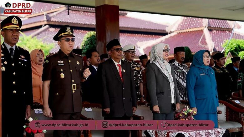 Ketua DPRD Kabupaten Blitar, Supriadi saat menghadiri Upacara Peringatan Hari Kesaktian Pancasila di Aloon-Aloon Kabupaten Blitar, Rabu (1/10/2025). 