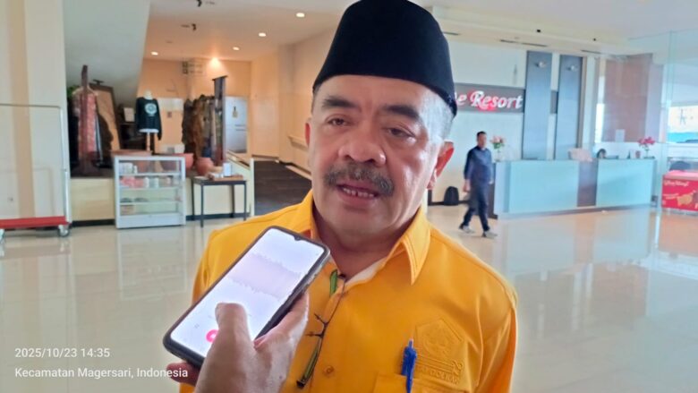 Agus Wahjudi Utomo dalam sesi wawancara usai acara Musda XI di lobby De Resort Hotel Mojokerto.(blok-a.com/Syahrul Wijaya)