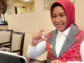 Wali Kota Mojokerto Ning Ita saat daring dengan Komisi Informasi Provinsi Jawa Timur.(dokumen Kominfo)