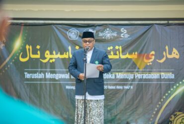 Rektor Unisma Drs. H. Junaidi, M.Pd., Ph.D. mengumumkan kenaikan gaji dan tunjangan bagi dosen serta karyawan.