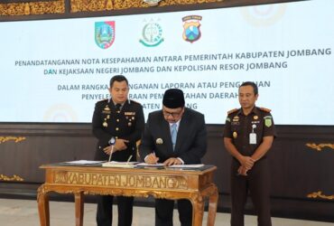 Bupati dan Kapolres serta Kejaksaan Negeri Jombang usai teken MoU berantas Korupsi.(blok-a.com/Syahrul Wijaya)