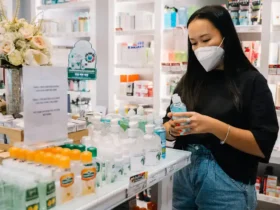 Ilustrasi: pelanggan toko kosmetik & skincare