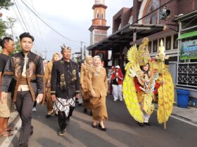 Wakil Bupati Malang, Bu Nyai Lathifah saat menghadiri festival kampung cempluk di Kalisongo, Dau (pro)