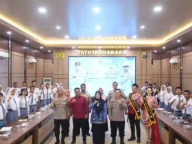 Lomba cerdas cermat pelajar tingkat SLTA yang digelar di Mapolres Mojokerto.(blok-a.com/Syahrul Wijaya)