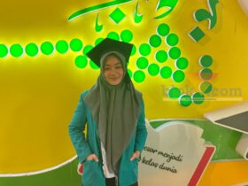 Lulusan terbaik Unisma, Nilta Akmalia Mandala Putri (blok-a/Bob Bimantara Leander)
