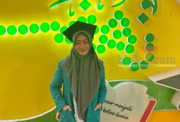 Lulusan terbaik Unisma, Nilta Akmalia Mandala Putri (blok-a/Bob Bimantara Leander)