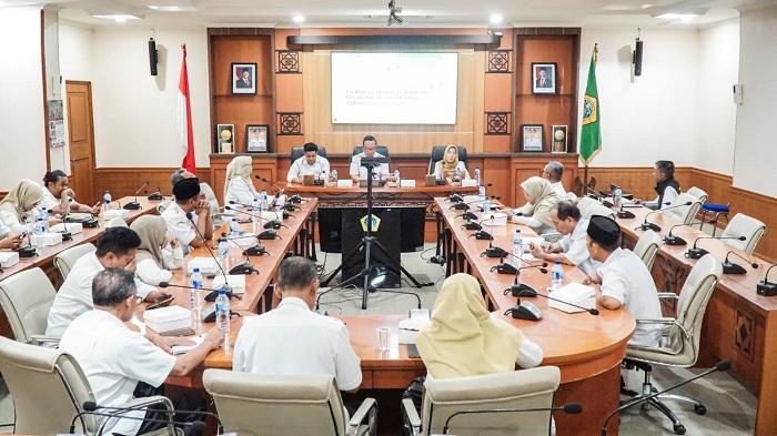 Rapat evaluasi aplikasi GresikSoya bersama seluruh camat dan menetapkan batas akhir finalisasi data. (ist)