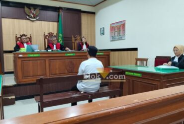 Sidang pemalsuan sertifikat di Gresik, terdakwa PPAT Resa dituntut 4 tahun dan asisten juru ukur BPN Gresik Deva 3 tahun penjara.(blok-a.com/ivan)