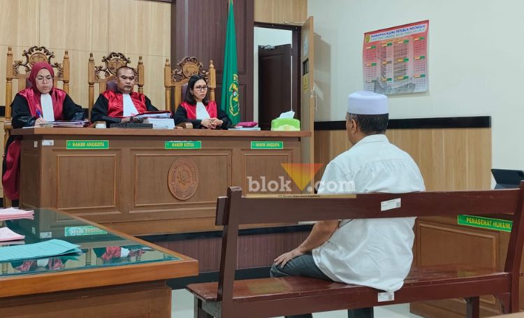 Dr. Achmad Wahyudin, terdakwa kasus mafia tanah di Golokan, Sidayu, Gresik divonis 4 tahun penjara.(blok-a.com/ivan)