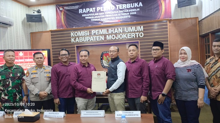 Rapat pleno terbuka pemutakhiran data berkelanjutan triwulan ketiga tahun 2025 KPU Kabupaten Mojokerto.(blok-a.com/syahrul wijaya)
