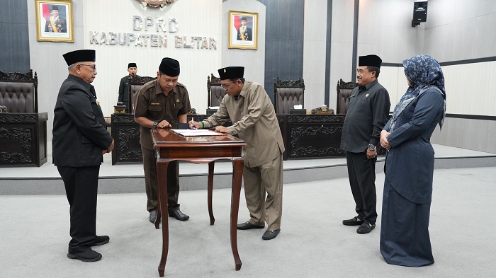 Penandatanganan Nota Kesepakatan Bersama tentang Kebijakan Umum Anggaran dan Prioritas Plafon Anggaran Sementara (KUA-PPAS) Tahun 2026. (blok-a.com/Fajar)