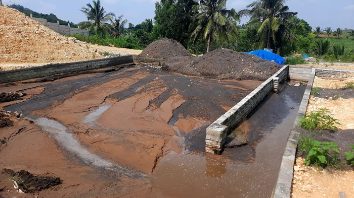 Pengelolaan limbah peternakan sapi PT KSPP di Desa Gununggede, Kecamatan Wonotirtp, Kabupaten Blitar. (blok-a.com/Fajar)