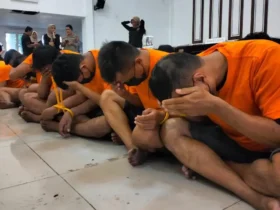 34 Pria yang diamankan usai penggerebekan pesta terlarang di sebuah hotel di Surabaya (foto: Khusnul Hasana/IDN Times)