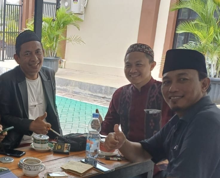 Sejumlah saksi diperiksa di Kejari Gresik terkait dugaan korupsi dana hibah Pemprov Jatim untuk pembangunan asrama santri Ponpes Al Ibrohimi, Manyar, Gresik.(blok-a.com/ivan)