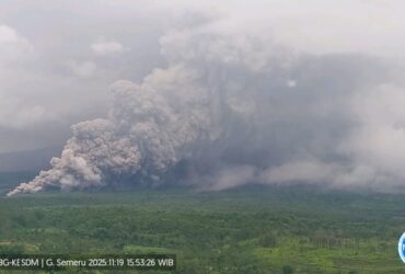 Erupsi Semeru Luncurkan Awan Panas hingga 7 Km, Kolom Abu Capai 2 Ribu Meter