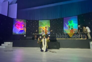 Batik, Wayang, dan Zodiak Bertemu di Pameran Titisari Karya Bambang Sarasno